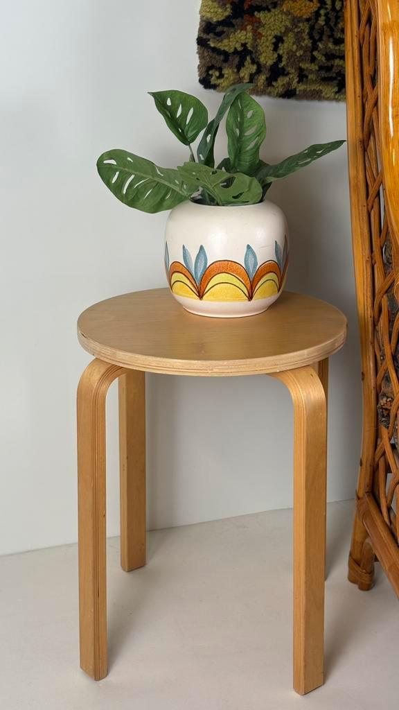 Ikea Frosta houten vintage kruk in Alvar Aalto design stijl, Huis en Inrichting, Krukjes, Zo goed als nieuw, Hout, Ophalen of Verzenden