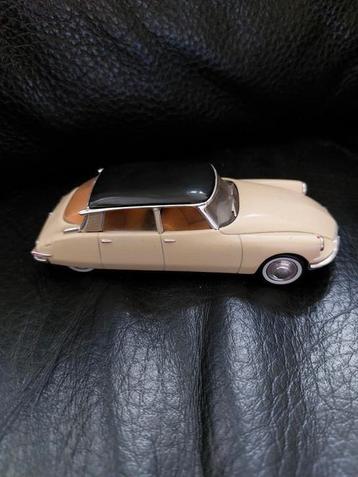 Modelauto Citroen DS 19 1956 Champagne- Aubergine Salon Pari beschikbaar voor biedingen