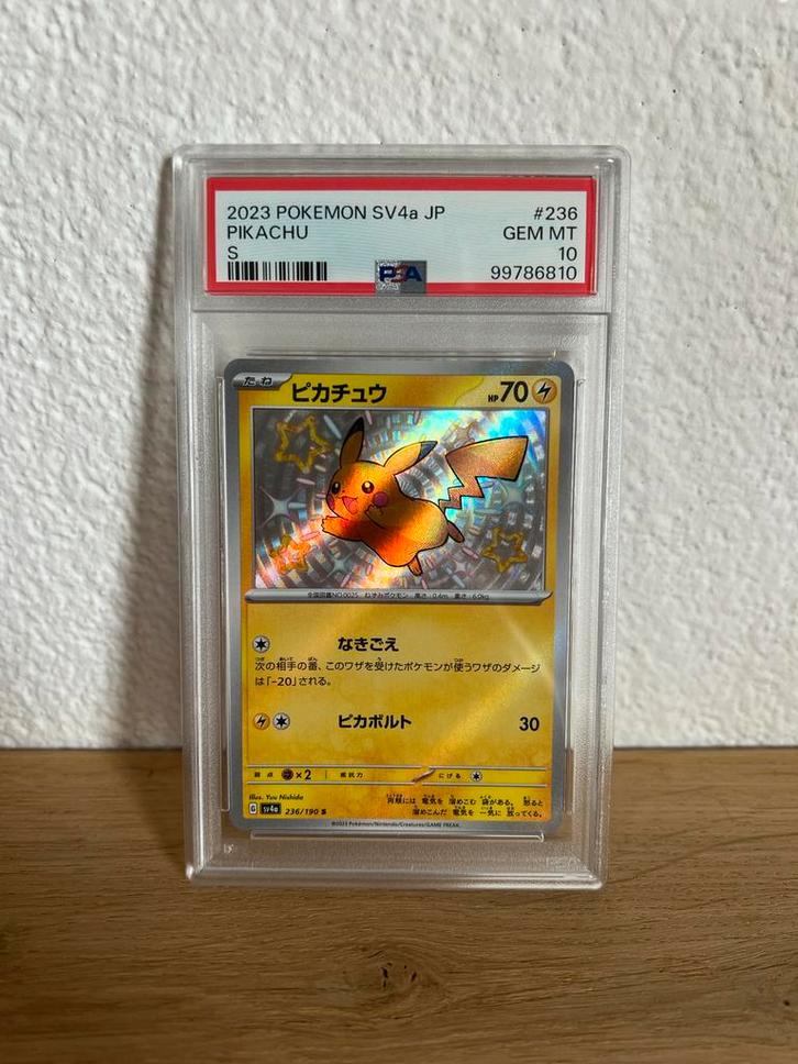 Shiny Pikachu 2023 SV4a JP PSA 10, Hobby en Vrije tijd, Verzamelkaartspellen | Pokémon, Zo goed als nieuw, Ophalen of Verzenden