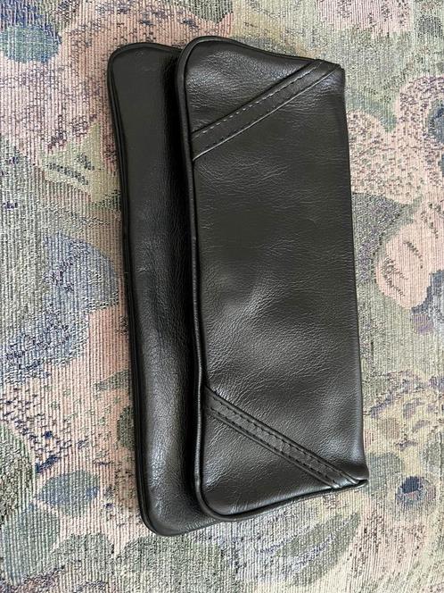 Nette zwarte leren clutch of etui, Sieraden, Tassen en Uiterlijk, Tassen | Damestassen, Zo goed als nieuw, Zwart, Ophalen of Verzenden
