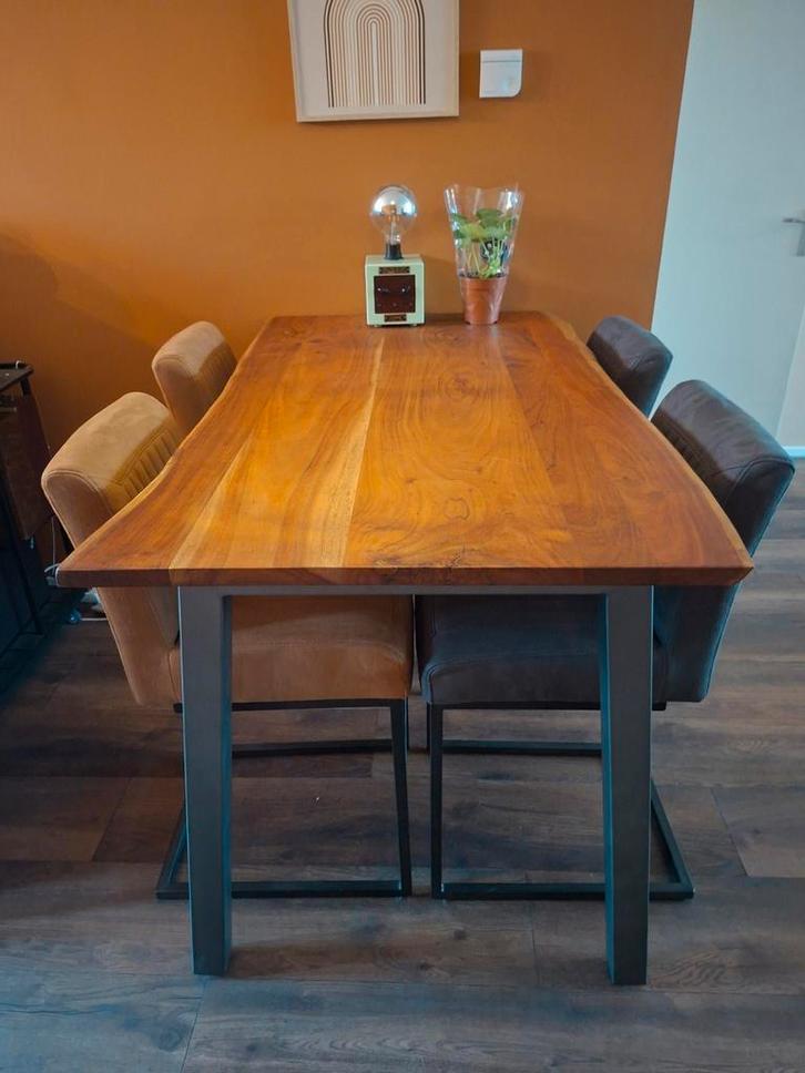 Houten eettafel met industriële look, Huis en Inrichting, Tafels | Eettafels, Zo goed als nieuw, 50 tot 100 cm, 150 tot 200 cm