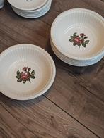 Wedgwood Barlaston: Moss Rose  6x Desser schaaltjes, Ophalen of Verzenden, Zo goed als nieuw, Porselein, Bord of Schaal
