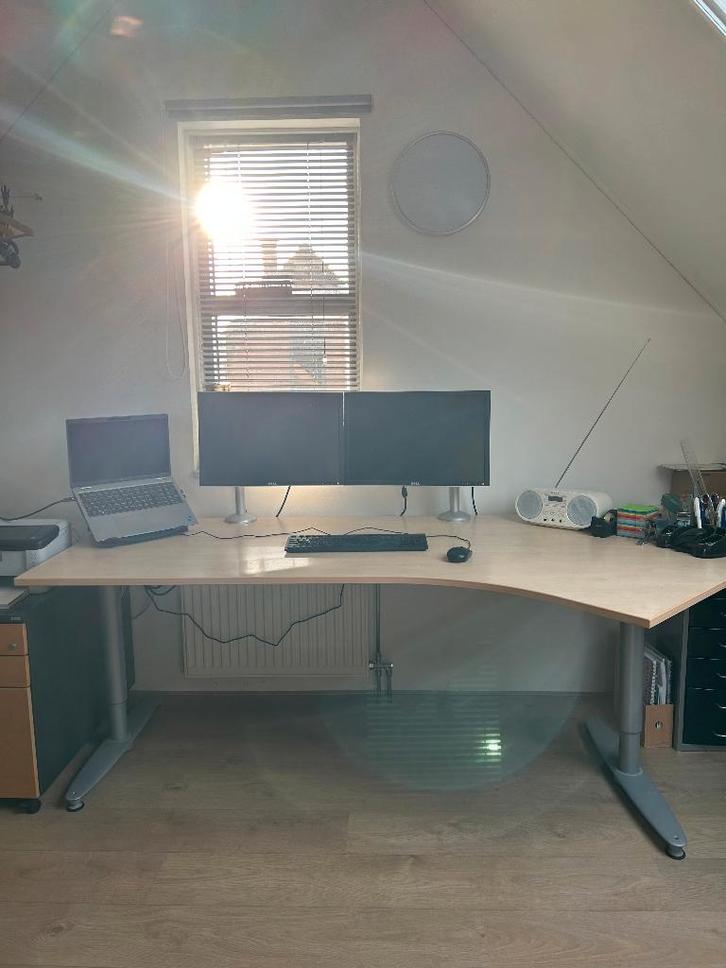 zeer mooi kwaliteitsbureau, onbeschadigd, Huis en Inrichting, Bureaus, Gebruikt, In hoogte verstelbaar, Ophalen