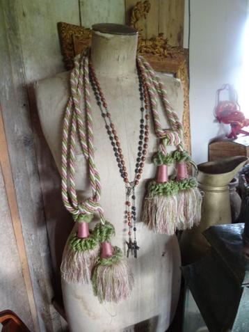 mooie Franse embrasses / gordijnkwasten (2)  beschikbaar voor biedingen