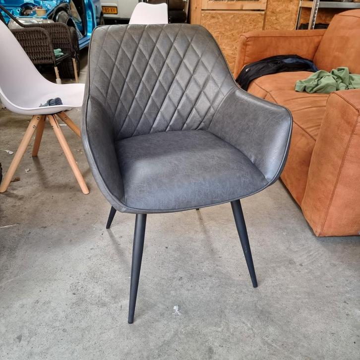 Grijze design stoel met armleuning, Huis en Inrichting, Stoelen, Zo goed als nieuw, Eén, Kunststof, Metaal, Stof, Grijs, Ophalen of Verzenden