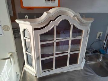 Vintage vitrine kastje  beschikbaar voor biedingen