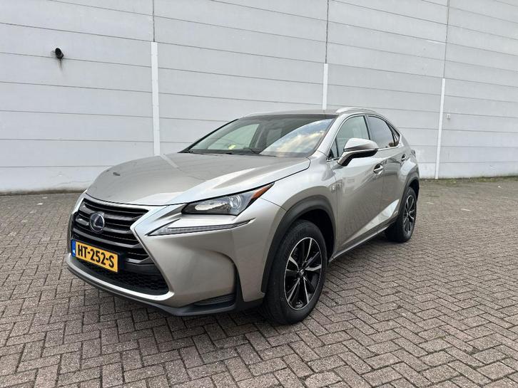 Lexus NX 300H 2.5 E-cvt AWD 25th Edition 2016 Grijs, Auto's, Lexus, Bedrijf, NX, ABS, Achteruitrijcamera, Adaptieve lichten, Adaptive Cruise Control