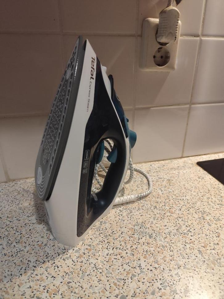 Tefal Express Steam Strijkijzer, Witgoed en Apparatuur, Strijkijzers en Strijkplanken, Zo goed als nieuw, Strijkijzer met snoer