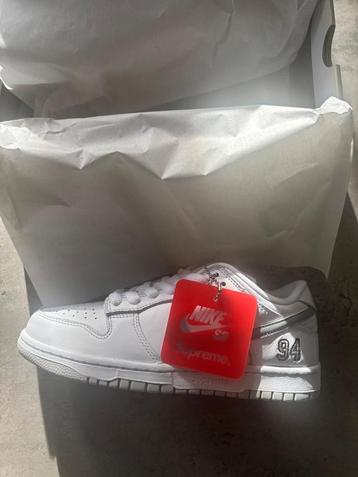 Nike x Supreme Dunk Low - Wit maat 40 beschikbaar voor biedingen