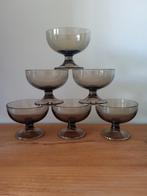Trendy vintage rookglas servies ijscoupes dessertschaaltjes, Huis en Inrichting, Keuken | Servies, Ophalen of Verzenden, Zo goed als nieuw