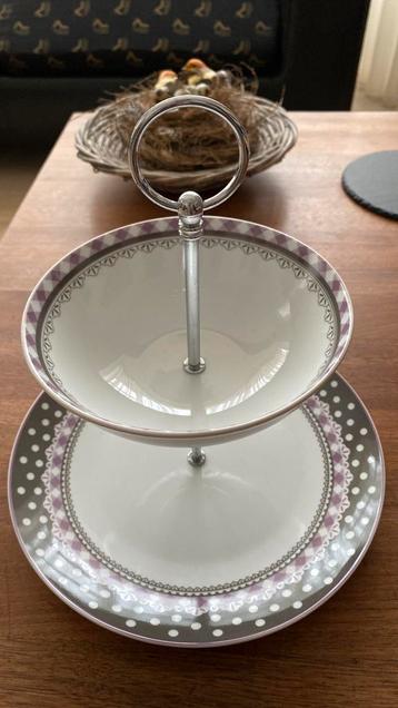 Mooie etagere beschikbaar voor biedingen