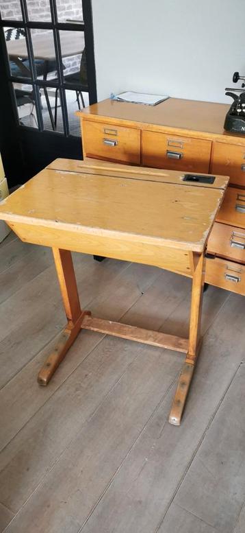 Vintage school tafeltje/bureau, gratis