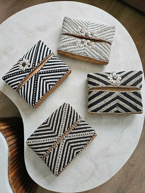 Kralen kralen clutch 1 uit Bali, Huis en Inrichting, Woonaccessoires | Schalen en Manden, Nieuw, Rond, Ophalen of Verzenden