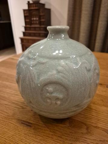 Grote lichtgroene celadon vaas China 20e eeuw beschikbaar voor biedingen