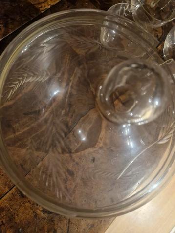 Vintage Glazen Servies met Gravering beschikbaar voor biedingen