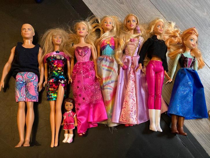Barbiepoppen Ken Barbie poppen barbiekleding Anna Frozen pop, Kinderen en Baby's, Speelgoed | Poppen, Gebruikt, Barbie, Ophalen of Verzenden