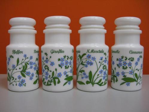 4x vintage melkglazen voorraadpotjes voor kruiden, Huis en Inrichting, Keuken | Keukenbenodigdheden, Zo goed als nieuw, Ophalen of Verzenden