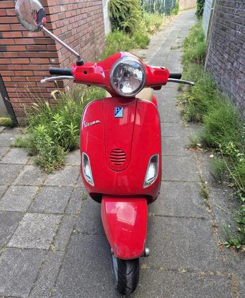 Vespa 4 takt beschikbaar voor biedingen