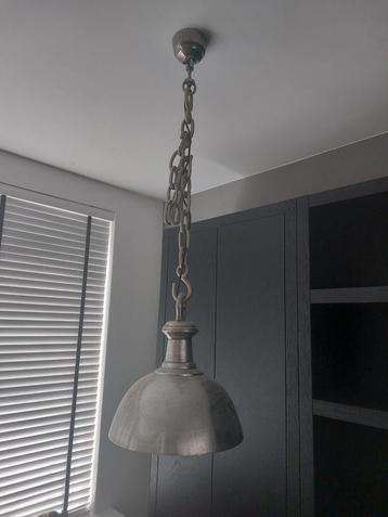 Stoere hanglamp beschikbaar voor biedingen