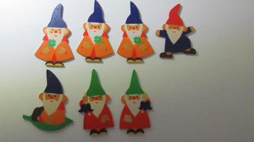 Vintage houten hangertjes kabouters-ganzen en beren. beschikbaar voor biedingen