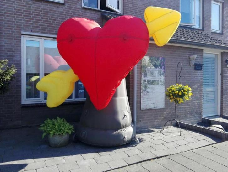 liefdes hart / hartje / huwelijk / opblaasfiguur te huur, Hobby en Vrije tijd, Feestartikelen | Verhuur, Zo goed als nieuw, Valentijn of Romantisch