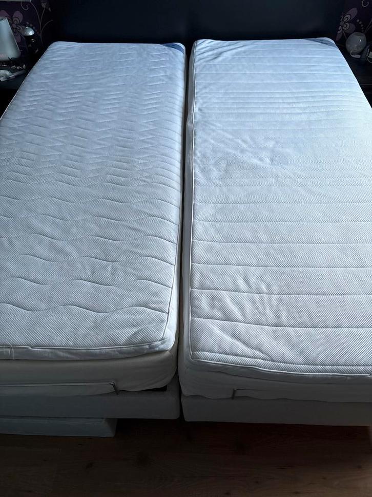 Twee ikea bedden van 90x220 met electrisch verstelbare bodem, Huis en Inrichting, Slaapkamer | Bedden, Gebruikt, Eenpersoons, 90 cm