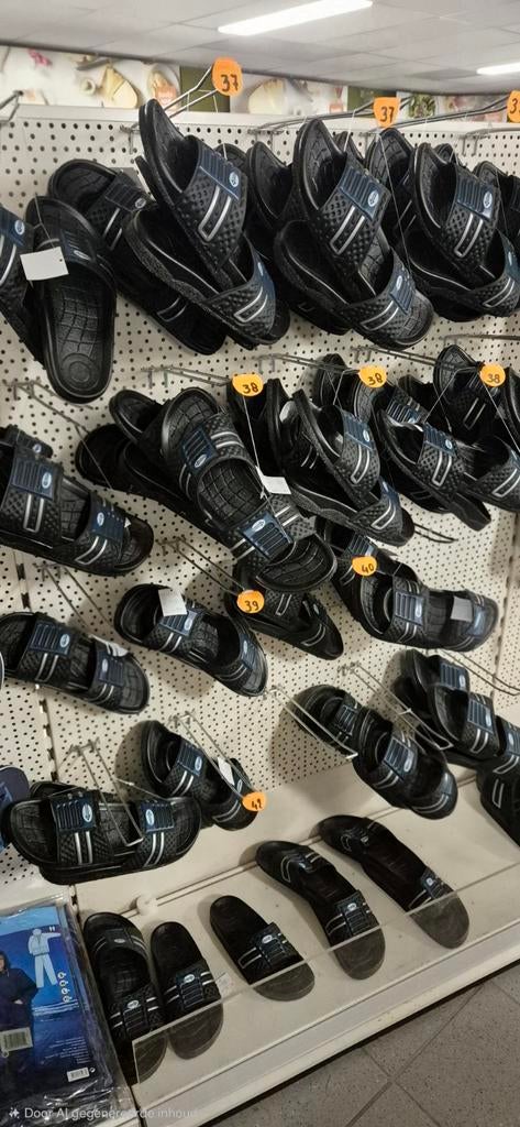 Partij Slippers Te Koop – 121 stuks – In 1x Overnemen, Ophalen, Nieuw