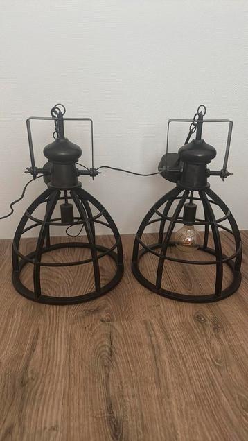 Hanglampen beschikbaar voor biedingen