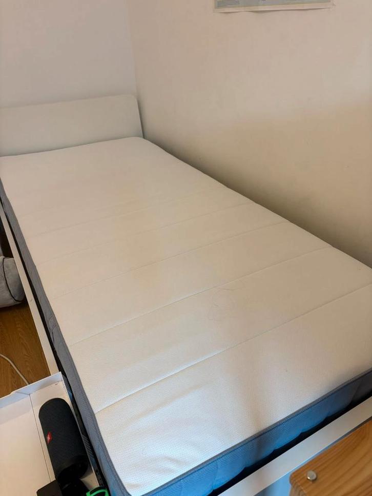 IKEA ASKVOLL bed 90x200 + matras, lattenbodem, Huis en Inrichting, Slaapkamer | Bedden, Ophalen