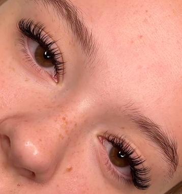 Wimperextensions beschikbaar voor biedingen