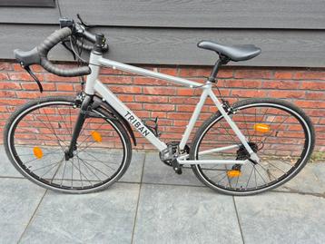 Triban RC100 racefiets, zo goed als nieuw beschikbaar voor biedingen