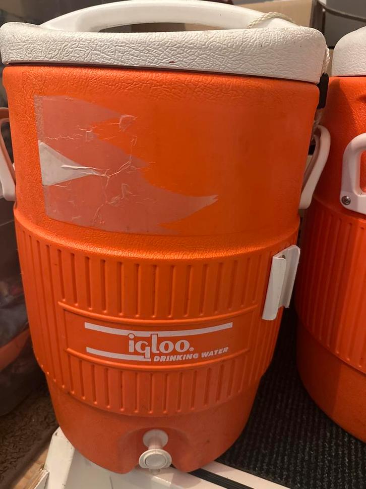 Igloo Drinkwater Koelbox - Oranje, Caravans en Kamperen, Koelboxen, Gebruikt, Koelbox, Koelelement, Ophalen