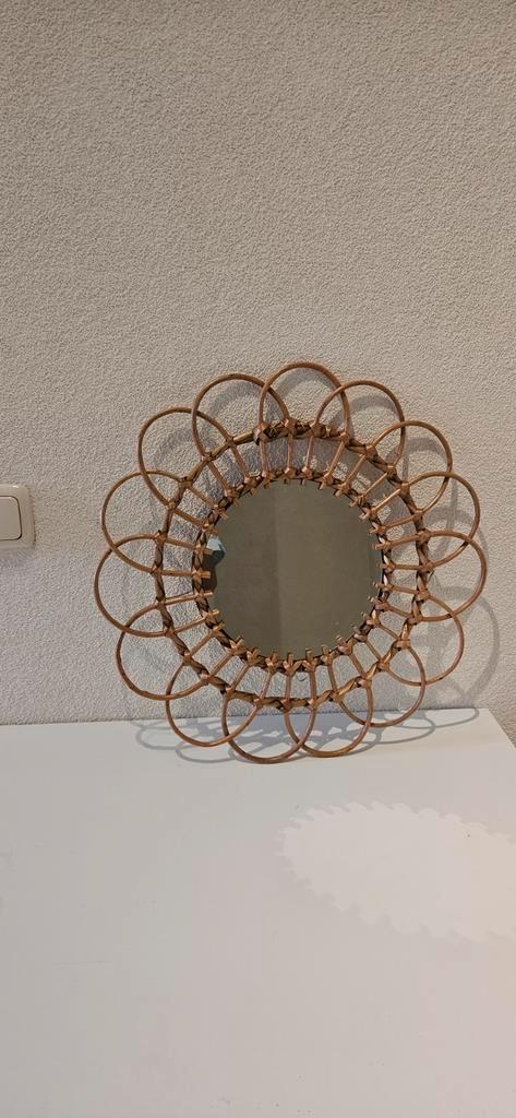 Middelgrote Spiegel met Bloemmotief, Huis en Inrichting, Woonaccessoires | Spiegels, Zo goed als nieuw, 50 tot 75 cm, Minder dan 100 cm