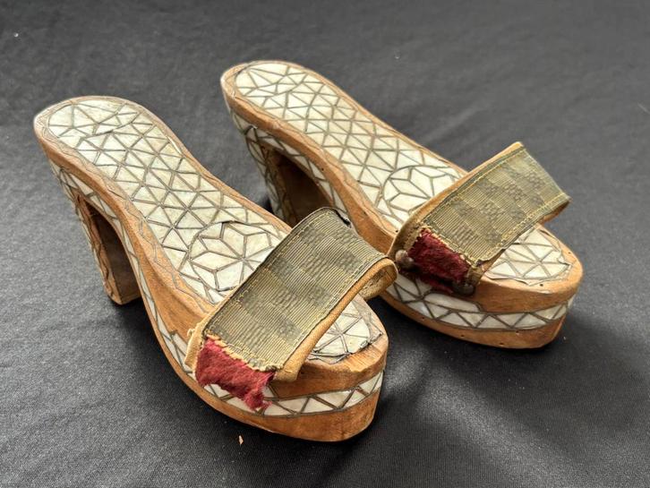Antieke karbab parelmoer bruidsslippers / Ottomaanse klompen, Antiek en Kunst, Antiek | Kleding en Accessoires, Dames, Ophalen of Verzenden