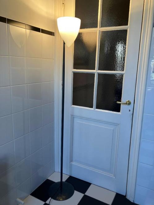 Mooie staande lamp vloerlamp met glazen kap - zie foto's, Huis en Inrichting, Lampen | Vloerlampen, Zo goed als nieuw, 150 tot 200 cm