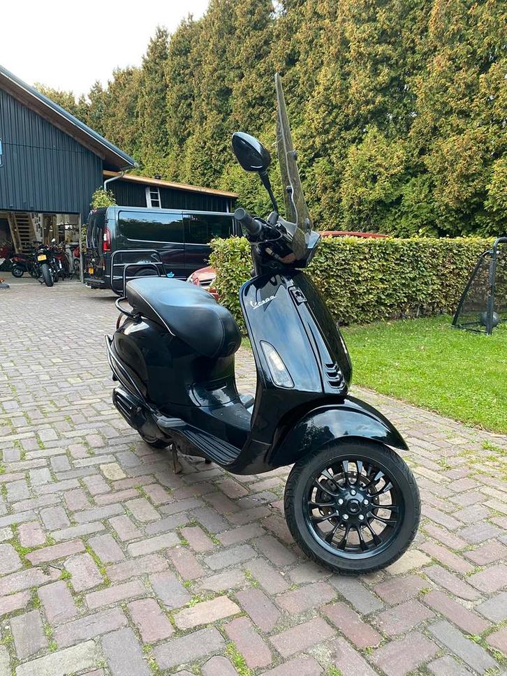 Piaggio vespa sprint 2018, Fietsen en Brommers, Scooters | Vespa, Gebruikt, Overige modellen, Maximaal 45 km/u, Benzine, Ophalen of Verzenden