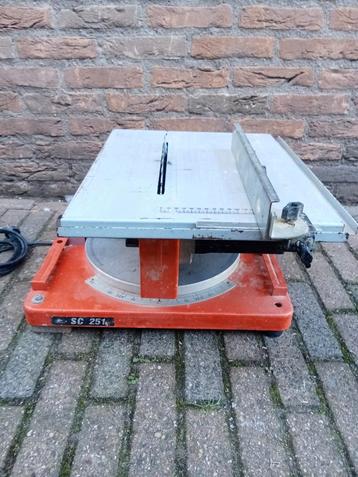 Gebruikte Cirkelzaag -zaagtafel afkortzaag SC 251 beschikbaar voor biedingen