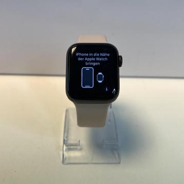 Apple Watch SE 1e Gen 40mm Zwart + creme band | 100% beschikbaar voor biedingen