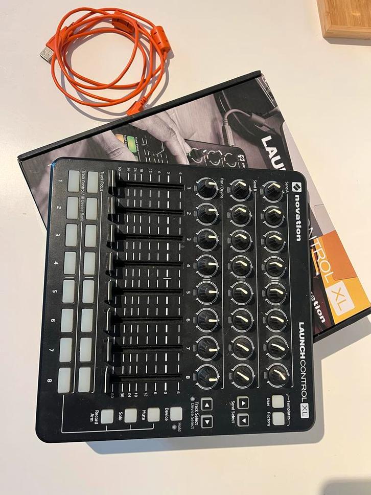 Novation Launch Control XL - MIDI Controller, Muziek en Instrumenten, Midi-apparatuur, Zo goed als nieuw, Ophalen of Verzenden