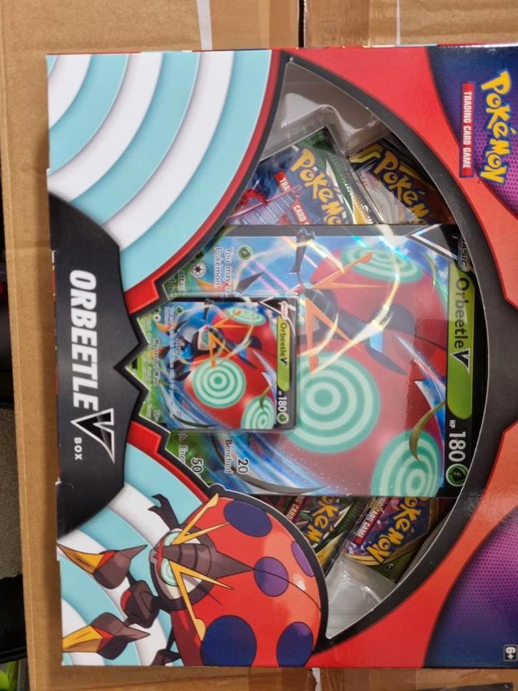 Orbeetle V Box Uniek!!!, Hobby en Vrije tijd, Verzamelkaartspellen | Pokémon, Zo goed als nieuw, Overige typen, Ophalen of Verzenden