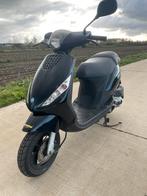 Piaggio Zip, Fietsen en Brommers, Scooters | Piaggio, Ophalen, Zo goed als nieuw, Benzine, Zip