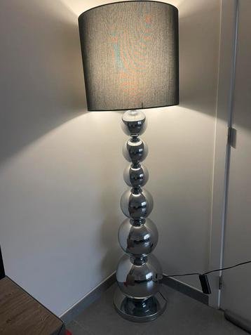 Vloerlamp bol beschikbaar voor biedingen