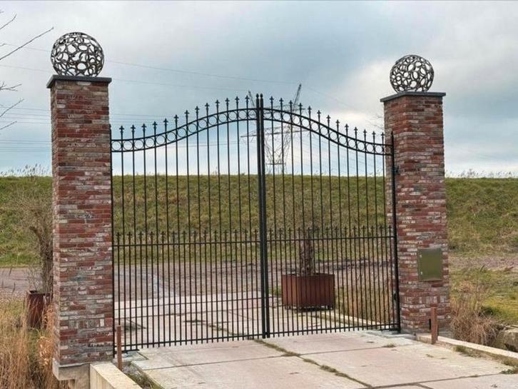 Mooi ornament. Hoefijzerbol voor pilaar bij een hek poort, Tuin en Terras, Tuinhekken en Hekwerk, Zo goed als nieuw, IJzer, Ophalen of Verzenden