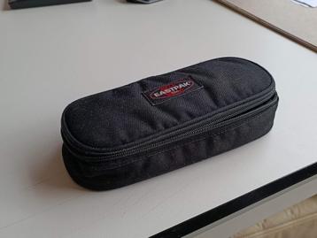 Eastpak Etui Oval Zwart beschikbaar voor biedingen