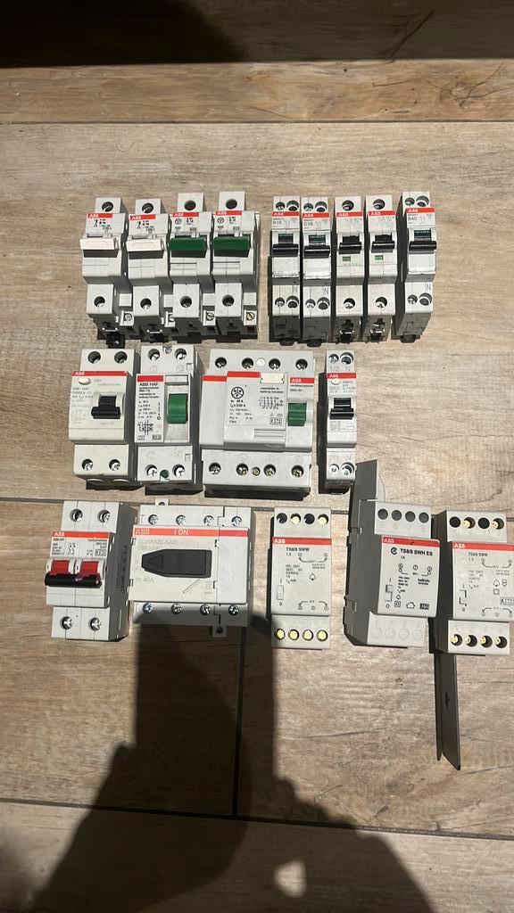ABB automaten aardlekschakelaar hoofdschakelaars, Doe-het-zelf en Verbouw, Elektra en Kabels, Gebruikt, Schakelaar, Ophalen of Verzenden