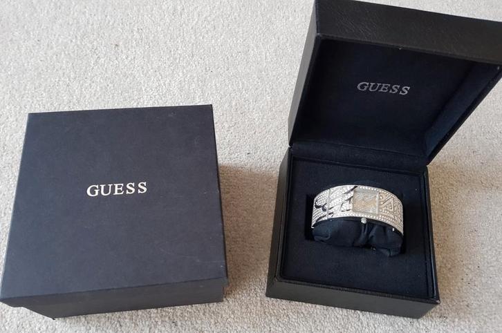 Guess polshorloge dames zilver strass horloge sieraden, Sieraden, Tassen en Uiterlijk, Horloges | Dames, Gebruikt, Polshorloge