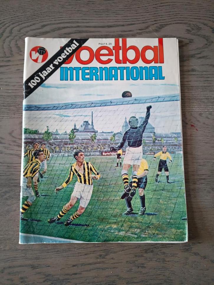 Voetbal International - 100 Jaar Voetbal, Boeken, Tijdschriften en Kranten, Gelezen, Sport en Vrije tijd, Ophalen of Verzenden