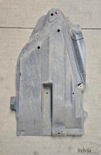 Bodemplaat brandstoftank links BMW X3 serie E83 + LCI 517134, Ophalen of Verzenden, Gebruikt