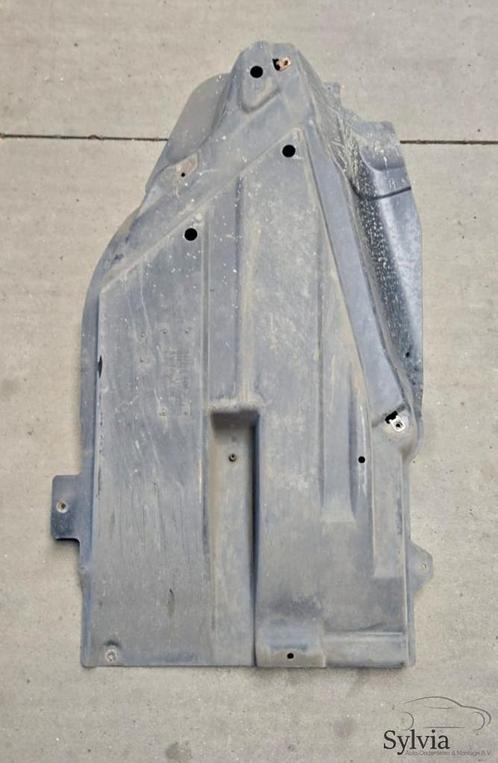Bodemplaat brandstoftank links BMW X3 serie E83 + LCI 517134, Auto-onderdelen, Carrosserie en Plaatwerk, Gebruikt, Ophalen of Verzenden