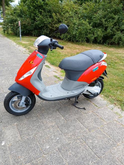 Piaggio Zip 2000 50cc met 2700km duits, Fietsen en Brommers, Scooters | Piaggio, Zo goed als nieuw, Zip, Ophalen